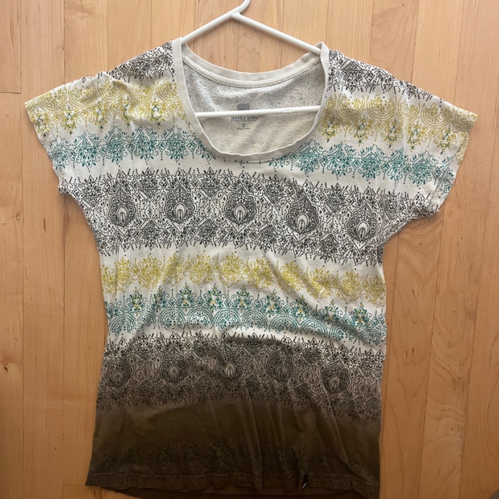 Sherpa Adventure Gear short sleeve shirt small